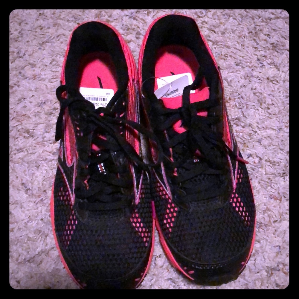 Mizuno Running Shoes NWT 8 wide